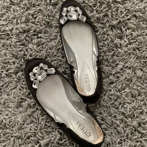 Black ballerina flats